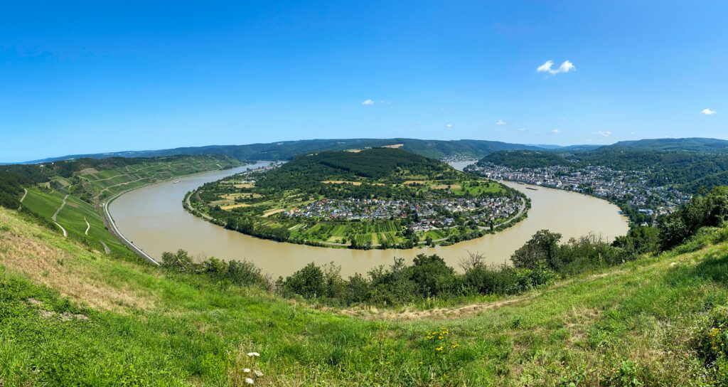 prachtig uitzicht over bocht in de Rijn bij Boppard tijdens Rijn Burcht route wandelen